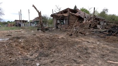 "Не корову в мене забрав Путін – ... він забрав матір". Жителька Чернігівщини розповіла, як загинула її мати "Не корову в мене забрав Путін – ... він забрав матір". Жителька Чернігівщини розповіла, як загинула її мати