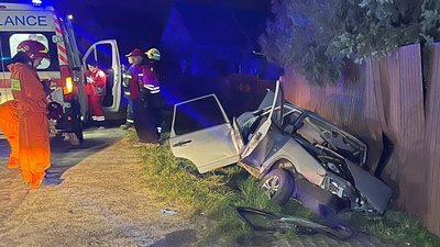 Двоє травмованих: на Львівщині п'яний водій врізався в огорожу Двоє травмованих: на Львівщині п'яний водій врізався в огорожу