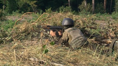 Навчають стріляти і виживати: у Черкасах діє табір для юних морпіхів
