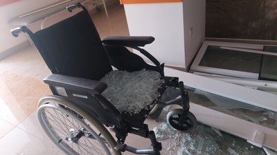 У лікарні в Тростянці рятувальники відновили понад 200 вікон: що відомо про російську атаку У лікарні в Тростянці рятувальники відновили понад 200 вікон: що відомо про російську атаку
