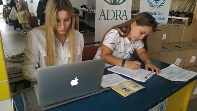 «На перший час буде»: у Полтаві переселенцям видають продовольчі пакунки від міжнародних організацій «На перший час буде»: у Полтаві переселенцям видають продовольчі пакунки від міжнародних організацій