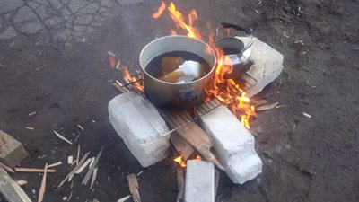 Криворізькі волонтери виготовили понад 600 окопних свічок для військових Криворізькі волонтери виготовили понад 600 окопних свічок для військових