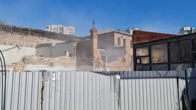 У Сумах почали руйнувати будинок, в якому 100 років тому була церква