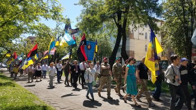У Дніпрі влаштували ходу до Дня героїв України