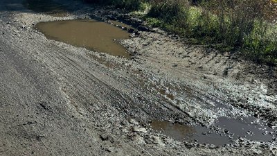 Руйнується найдовша дорога Кіровоградщини. Чи планують ремонт і що кажуть про дорогу місцеві жителі Руйнується найдовша дорога Кіровоградщини. Чи планують ремонт і що кажуть про дорогу місцеві жителі
