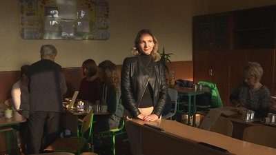 Діти та педагоги волинського ліцею виготовили дві сотні окопних свічок для бійців Діти та педагоги волинського ліцею виготовили дві сотні окопних свічок для бійців