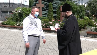 ПЦУ подякувала рівненським медикам за боротьбу з COVID. Хто і що отримав ПЦУ подякувала рівненським медикам за боротьбу з COVID. Хто і що отримав