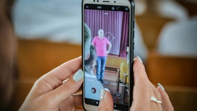 Український актор Віктор Андрієнко презентував житомирським школярам свої нові книжки Український актор Віктор Андрієнко презентував житомирським школярам свої нові книжки