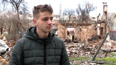 Заклеюють вікна та розбирають завали у зруйнованому гуртожитку в Чернігові Заклеюють вікна та розбирають завали у зруйнованому гуртожитку в Чернігові