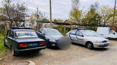 Прикарпатські правоохоронці затримали чоловіка, який стріляв з балкону Прикарпатські правоохоронці затримали чоловіка, який стріляв з балкону