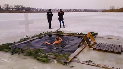 На пляжі у Кропивницькому до хрещенських купань долучились майже 50 людей