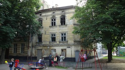 Будинок на площі Різні, 13