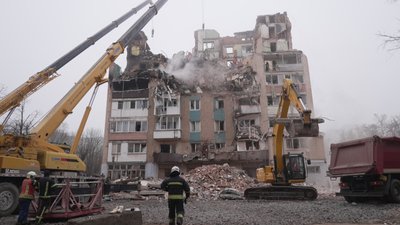 Рятувальники розповіли про ліквідацію наслідків ракетної атаки у Тернополі