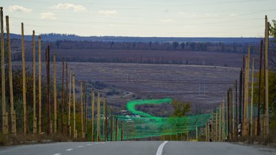 Траса Ізюм-Слов'янськ обтягнута антидроновою сіткою