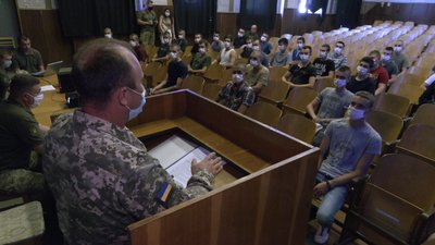 Черкаських призовників відправили до військових частин Черкаських призовників відправили до військових частин