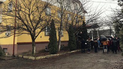Закарпатці знову вийшли на мітинг проти "тарифного геноциду" Закарпатці знову вийшли на мітинг проти "тарифного геноциду"