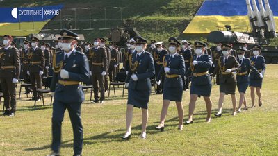 В масках та на відстані: Харківський університет Повітряних Сил випустив 585 офіцерів В масках та на відстані: Харківський університет Повітряних Сил випустив 585 офіцерів