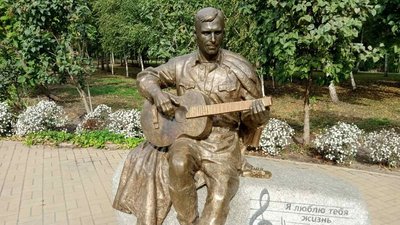 У Ніжині вандали пошкодили пам'ятник Бернесу