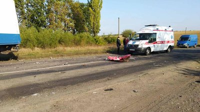 На Черкащині зіштовхнулися вантажівка та легковик. Двох людей шпиталізували На Черкащині зіштовхнулися вантажівка та легковик. Двох людей шпиталізували
