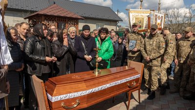 Працював учителем у сільській школі: на Тернопільщині поховали бійця Івана Митулинського Працював учителем у сільській школі: на Тернопільщині поховали бійця Івана Митулинського