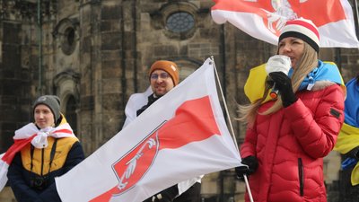 Уродженка Тернопільщини долучилась в Німеччині до акції на підтримку України Уродженка Тернопільщини долучилась в Німеччині до акції на підтримку України