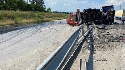 Між селами Гайове та Красне, що на Полтавщині ускладнений рух