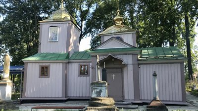 Побили вікна у церкві й пошкодили хрести на цвинтарі у Рівному Побили вікна у церкві й пошкодили хрести на цвинтарі у Рівному