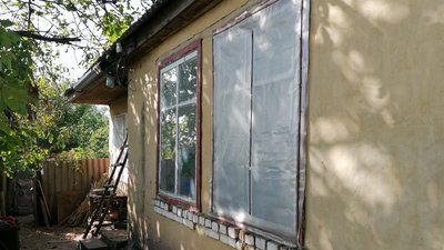 У будинку Валентини Черненко вікна закрили плівкою У будинку Валентини Черненко вікна закрили плівкою