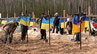 «Загинули в боротьбі з нечистою силою»: у Ялівщині поховали захисників Чернігова «Загинули в боротьбі з нечистою силою»: у Ялівщині поховали захисників Чернігова