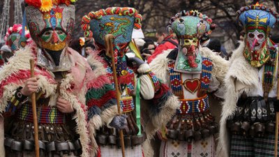 Болгарські святкові костюми Болгарські святкові костюми