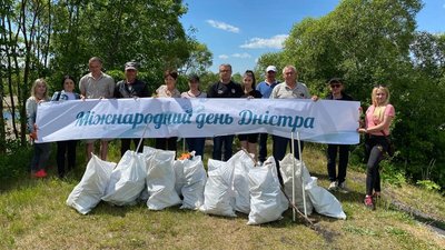 До Міжнародного дня Дністра водники поприбирали узбережжя прикарпатських річок До Міжнародного дня Дністра водники поприбирали узбережжя прикарпатських річок
