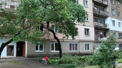У Херсоні затопило будинок. Міська влада пропонує жителям зробити ремонт самим У Херсоні затопило будинок. Міська влада пропонує жителям зробити ремонт самим
