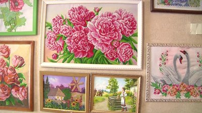 На Херсонщині майстриня Галина Кукіза створює картини з бісеру На Херсонщині майстриня Галина Кукіза створює картини з бісеру