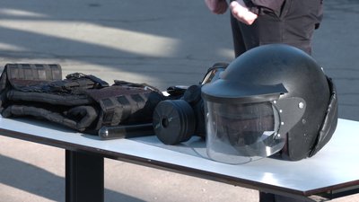У Херсоні діти з батьками зустрічали Різдво з патрульними поліцейськими У Херсоні діти з батьками зустрічали Різдво з патрульними поліцейськими