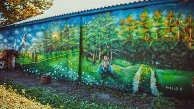 Лелеки, ліс та козак. У Новоархангельську на Кіровоградщині доповнили сюжет першого в громаді стінопису