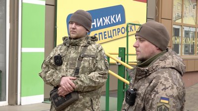ТЦК роздають повістки: як реагують чоловіки на Черкащині