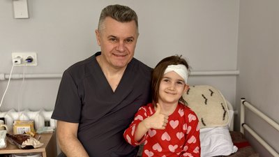 Оториноларинголог Федір Юрочко та пацієнтка Ліза