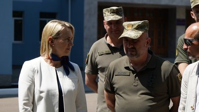 День незалежності США: посол вшанувала пам’ять загиблих українських військових День незалежності США: посол вшанувала пам’ять загиблих українських військових