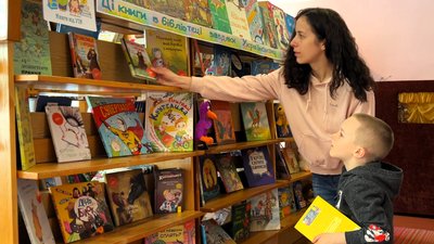 Комікси та детективи: які книги читають у Сарнах на Рівненщині Комікси та детективи: які книги читають у Сарнах на Рівненщині