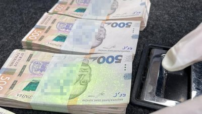 Радника директора Волинського автодору затримали на хабарі у 200 тисяч гривень Радника директора Волинського автодору затримали на хабарі у 200 тисяч гривень