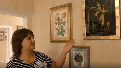 Вчителька математики з Херсонщини звичайний одяг переворює в ексклюзивне вбрання Вчителька математики з Херсонщини звичайний одяг переворює в ексклюзивне вбрання