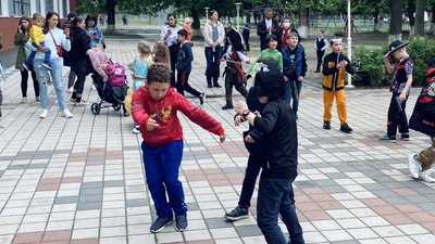 "Comic Con": у черкаській гімназії 900 школярів переодяглися у костюми улюблених героїв