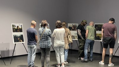 “Війна в 35 мм”. У Дніпрі в музеї АТО відкрилася фотовиставка військових плівкових фотографій