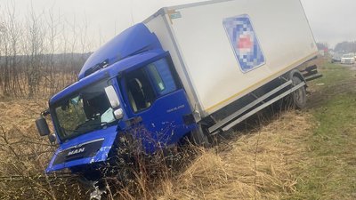 На Львівщині зіткнулись вантажівка і легковик: одна людина загинула На Львівщині зіткнулись вантажівка і легковик: одна людина загинула
