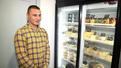 З медом, томатами та пажитником: у громаді на Житомирщині варять крафтовий сир З медом, томатами та пажитником: у громаді на Житомирщині варять крафтовий сир