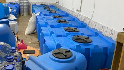 Правоохоронці вилучили у Мелітополі 10 тис. літрів саморобного спирту