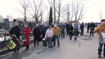 В Івано-Франківську на Алеї слави поховали президента клубу ерудитів Володимира Макарова В Івано-Франківську на Алеї слави поховали президента клубу ерудитів Володимира Макарова