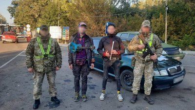 "Музиканти й туристи, на човнах та у гідрокостюмах". На Закарпатті за два дні 18 чоловіків намагалися перетнути кордон