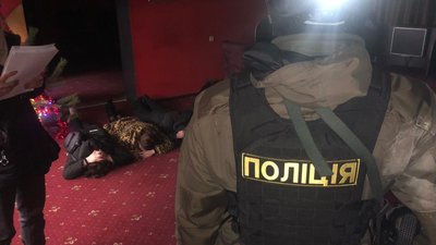 У Житомирі поліцейські викрили діяльність грального закладу, який відновив свою підпільну діяльність У Житомирі поліцейські викрили діяльність грального закладу, який відновив свою підпільну діяльність