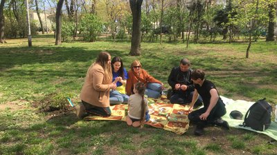 Символ єдності держави. Переселенці з гарячих точок висадили кущі калини в Одесі